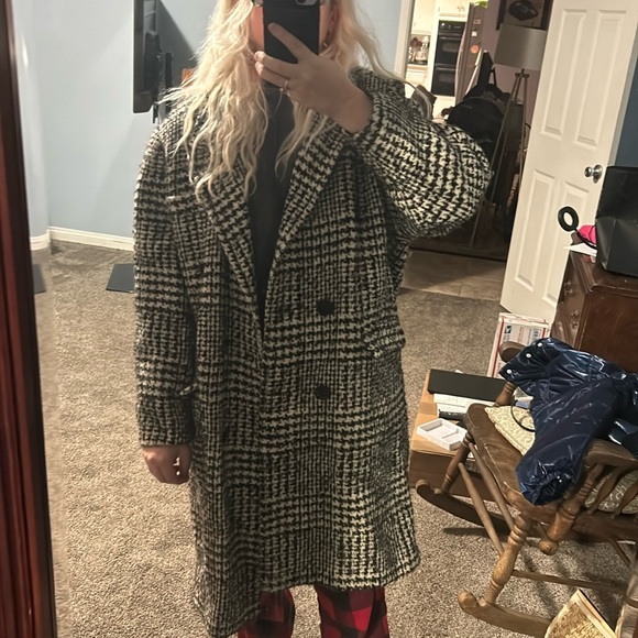 Houndstooth Winter Coat - Medium size - Picture 11 of 12